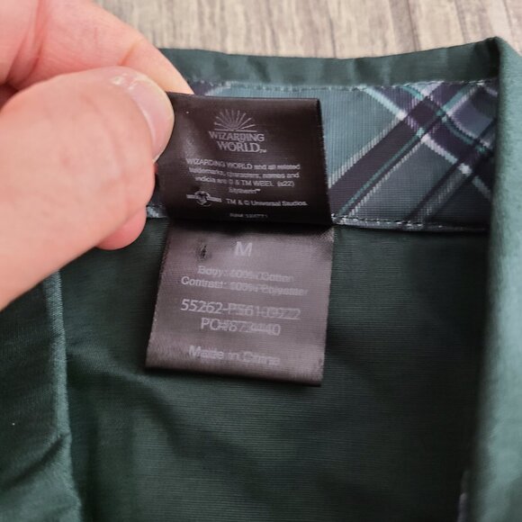 Harry Potter Hufflepuff Universal Studios Men’s Button-Up Shirt green Size M NEW - Picture 9 of 11